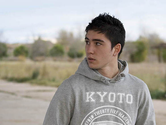 Iván posando en hangar abandonado 2. Madrid. Noviembre 2010