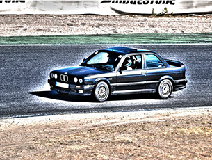 BMW corriendo en circuito del Jarama, Madrid. Octubre 2011. Procesado HDR